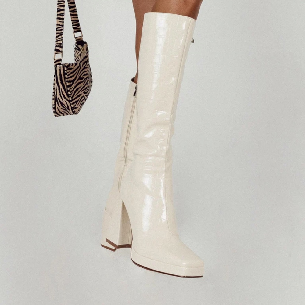 BNWT still in box cream boots